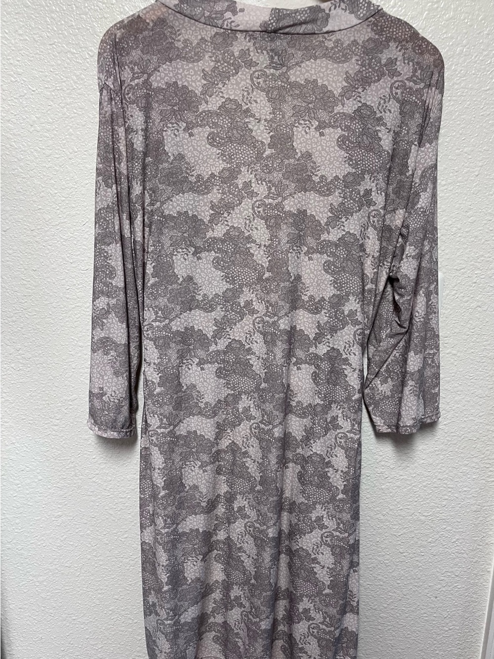 Marilyn Monroe Womens Sm Robe with Tie. Gray Lace Pattern Comfy and Soft